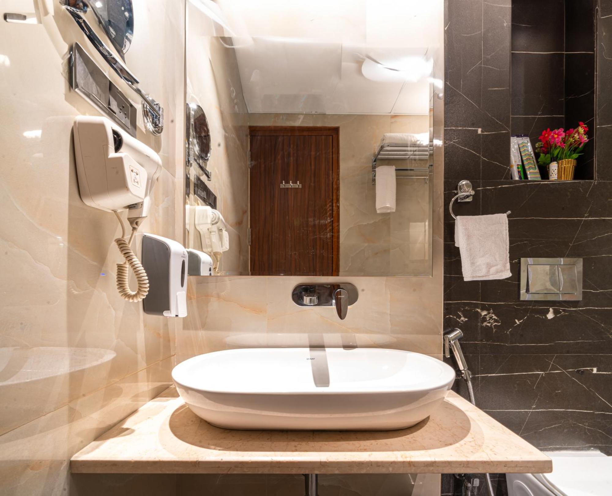 Treebo Premium Heritage Grand -Majiwada Thane Bagian luar foto