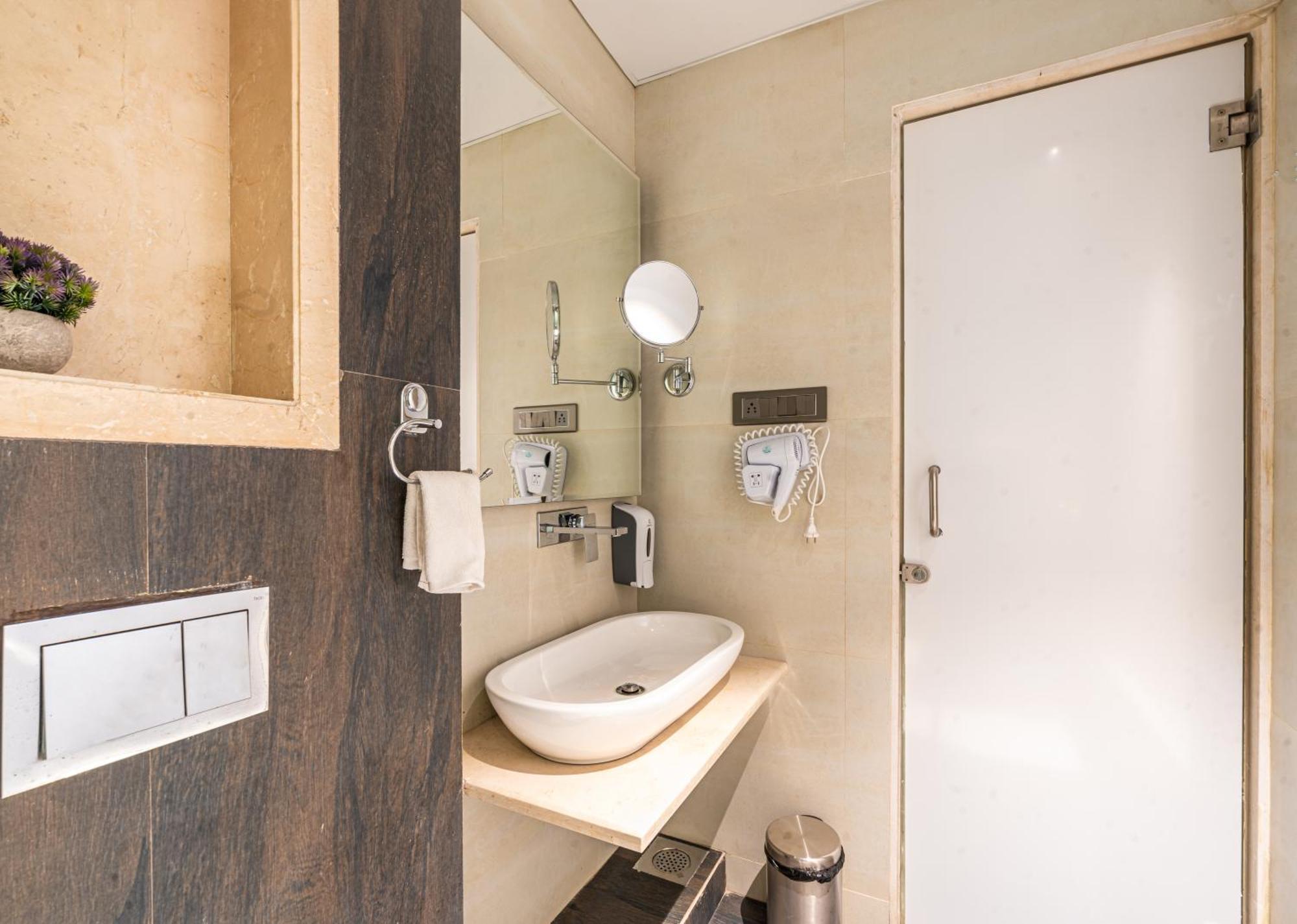 Treebo Premium Heritage Grand -Majiwada Thane Bagian luar foto
